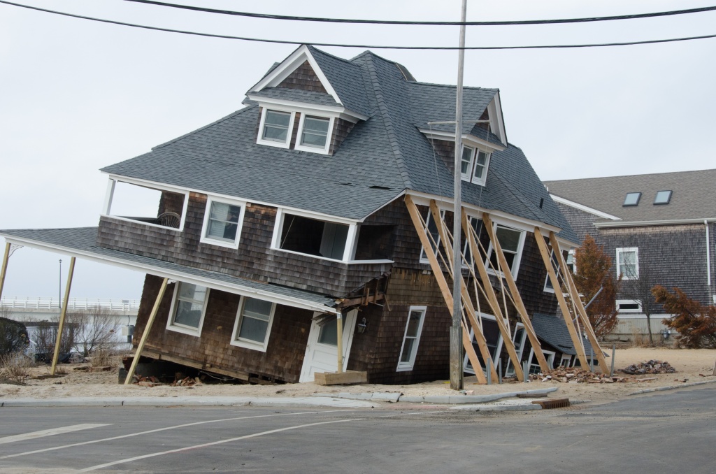 Choosing the Right Building Materials to Withstand Natural Disasters